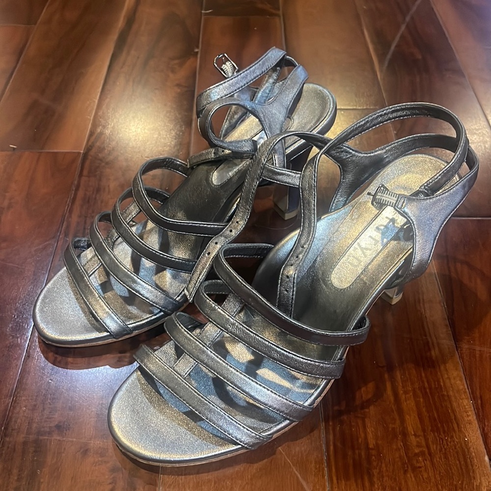 Taryn silver heels